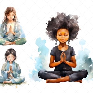 Puede incluir: Tres ilustraciones de acuarela de ni&ntilde;as meditando en diferentes poses. La primera ni&ntilde;a tiene el pelo largo y casta&ntilde;o y lleva una camisa azul y pantalones verdes. La segunda ni&ntilde;a tiene el pelo largo y negro y lleva una t&uacute;nica azul. La tercera ni&ntilde;a tiene el pelo negro rizado y lleva una camiseta negra y pantalones negros.