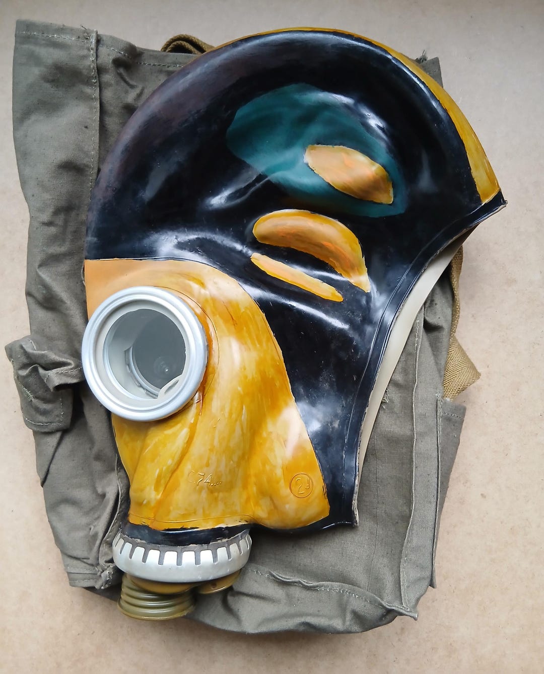 customized-soviet-gp-5-gas-mask-pmg-nerekhta-bag-vintage-salamander
