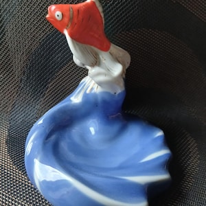 Figura de porcelana soviética ucraniana: Pez dorado, cenicero. Decoración vintage de la URSS. Decoración artística. Ucrania. Cerámica artística. Regalo de Navidad.
