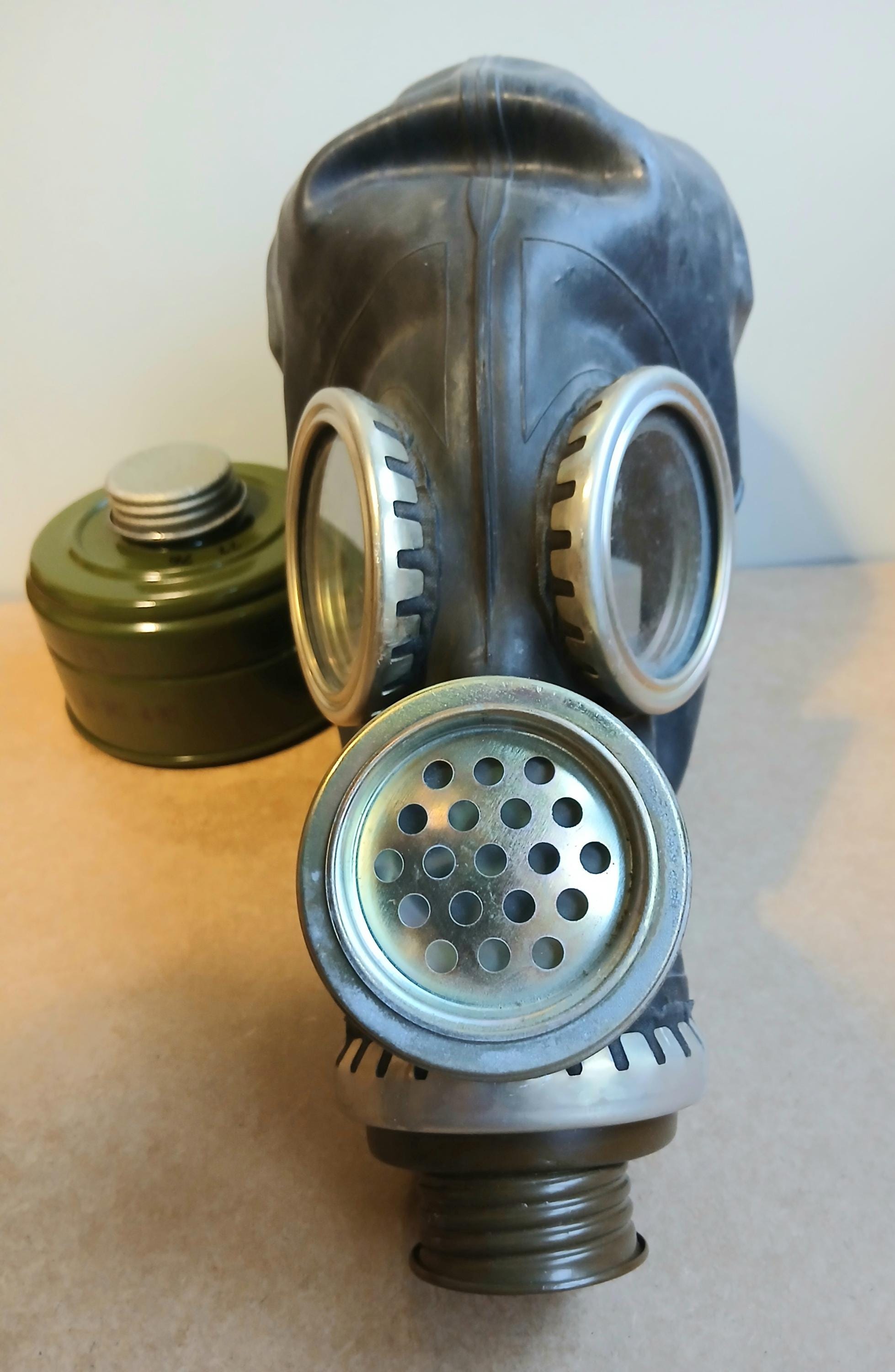 soviet-gp-5m-pmg-2-gas-mask-black-complete-set-new-personal