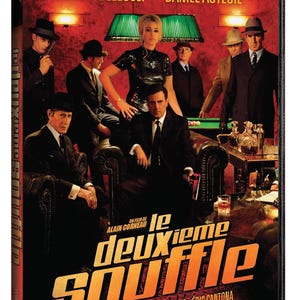 Può includere: Custodia DVD del film francese "Le Deuxième Souffle" con Monica Bellucci e Daniel Auteuil. La copertina ha uno sfondo rosso con un gruppo di persone in abiti e cappelli. Il titolo del film è in grandi lettere arancioni.