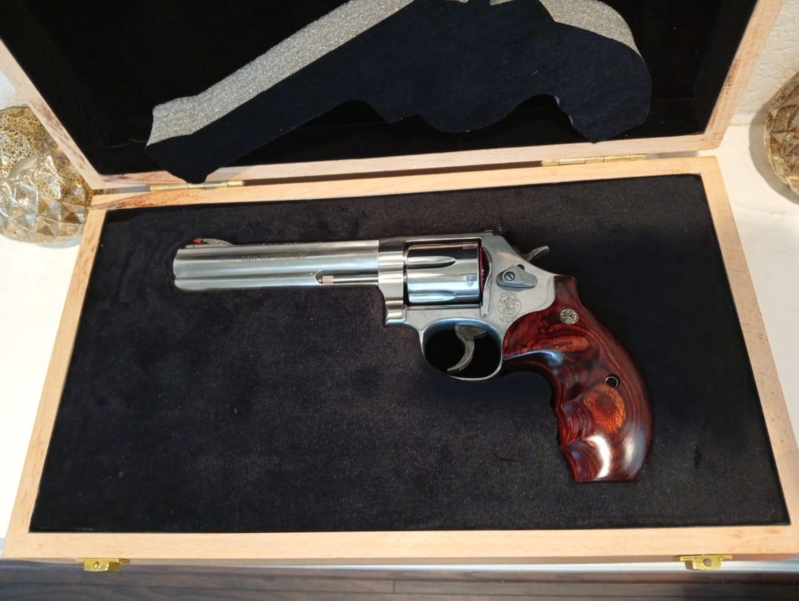 Smith and Wesson 686 Revolver 4 in Barrel Beech Wood Revolver Storage ...