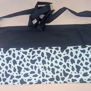 Cow Print Waist Apron with Three Pockets – Trendy, Functional, and Perfect for Waitresses, Servers, and Crafters