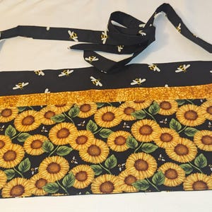 Sunflower Print Half Apron with 6 Pockets, Bee Pattern Waistband, Black and Yellow Waitress, Teacher, Vendor, Housekeeper, Garden Apron