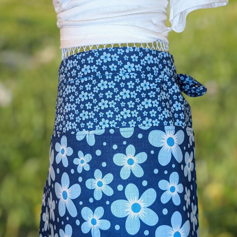 Apron-Navy blue and red dots motif