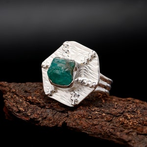 Natural Emerald Silver Ring,925 Solid Sterling Silver Ring, Flower Design Ring, Handmade Ring, Emerald Ring For Women  Ring Size 8 SJU 701
