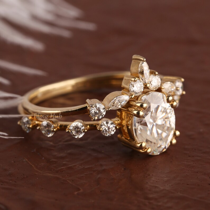 Chevron Bridal Set, Marquise Cluster Engagement Ring Set, Oval Cut Moissanite Wedding Ring Set, 14K Gold Bridal Set, V Shape Matching Band afbeelding 2