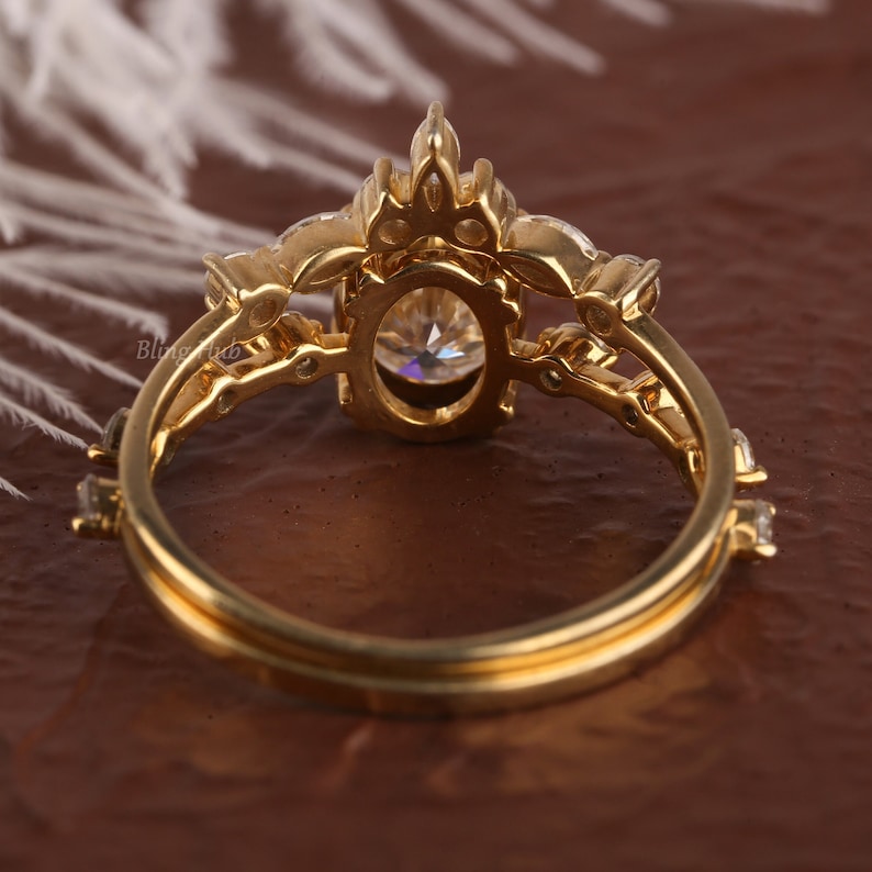 Chevron Bridal Set, Marquise Cluster Engagement Ring Set, Oval Cut Moissanite Wedding Ring Set, 14K Gold Bridal Set, V Shape Matching Band afbeelding 3