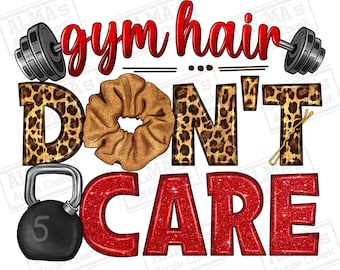 Può includere: Testo rosso glitterato che recita "gym hair don't care" su uno sfondo leopardato. Il testo è circondato da un manubrio, un elastico per capelli e un peso.