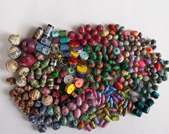 260 perles de papier colorées