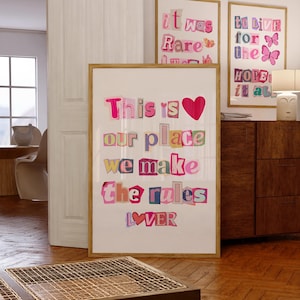 Romantiskt par heminredningstavla, rosa kärlekscitatposter, flickvänlig väggkonst, inredning i lägenhetssovrum, present bild 1