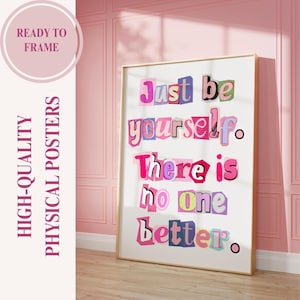 Póster con frase "Sé tú mismo": arte mural inspirado en la música pop rosa, impresión digital para dormitorio, decoración con letras de canciones de amor propio.