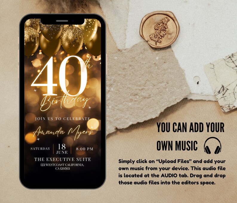 Op de afbeelding: Een digitale uitnodiging in goud en zwart voor een 40e verjaardagsfeest. De uitnodiging toont een gouden nummer 40 op een gouden glitterachtergrond met gouden ballonnen. De tekst "Join us to celebrate Amanda Myers" staat in wit op een zwarte achtergrond. De datum, tijd en locatie van het feest zijn hieronder vermeld. De uitnodiging wordt weergegeven op een smartphone-scherm.