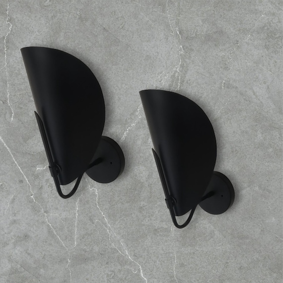 Pair of matt black curved shade brass wall sconce - Mid century wall sconce - wall lamp - wall light - Sputnik light - wall sconce - sconce