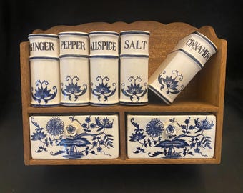 Rare Blue Onion Spice Shaker Set 8-Piece with Wooden Rack