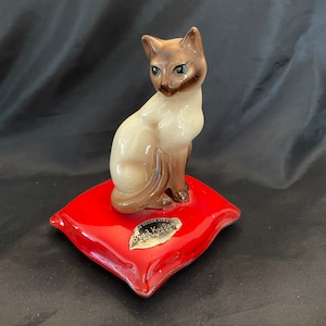 Brad Keeler Artware Siamese Cat on Red Cushion