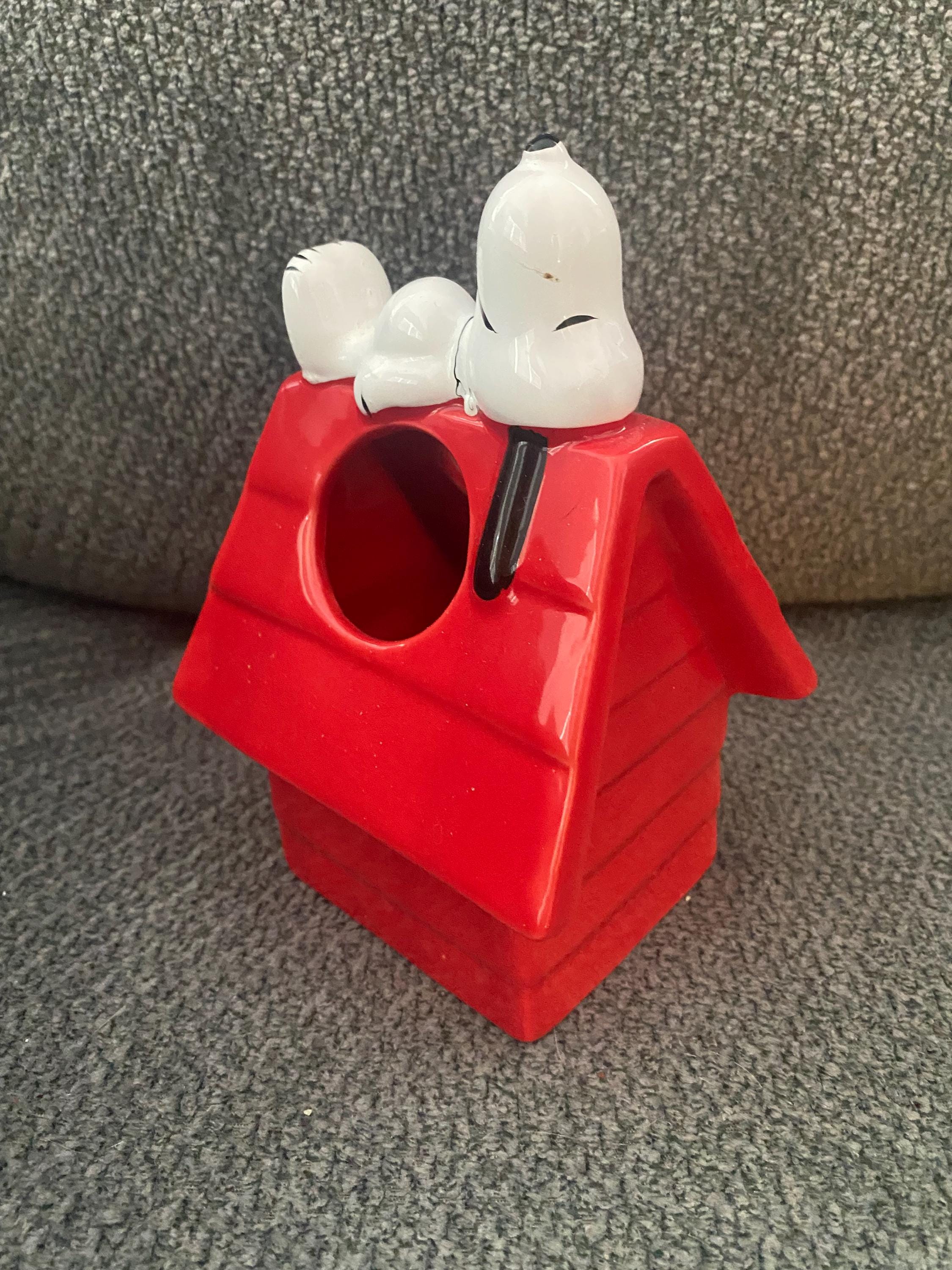 Snoopy Doghouse Gift Box - 60+ Gift Ideas for 2026