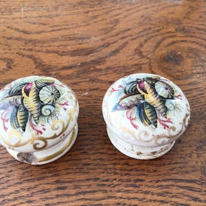 Rare pair of Prattware Shell Pattern Door Knobs