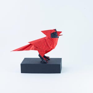 Origami kardinaal, vogel van papier vouwen