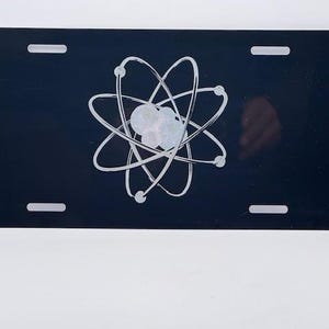 Placa de licença ATOM gravada a laser preta