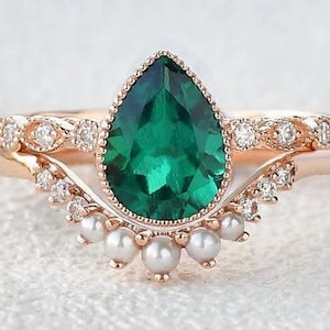 2 pcs Art Deco Pear Shaped Emerald Wedding Ring Set 14k Rose Gold Emerald Engagement Ring Emerald Bridal Anniversary Ring natural pearl ring