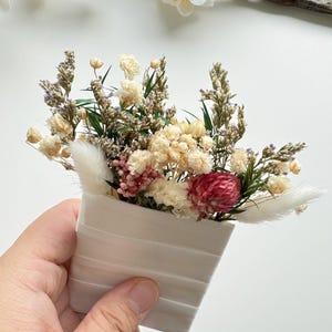 Getrocknete Blumen Tasche Boutonniere, Boho Bräutigam Boutonniere, rustikale Boutonniere, Hochzeitstasche Boutonniere, Bräutigam und Trauzeuge Hochzeits-Accessoires