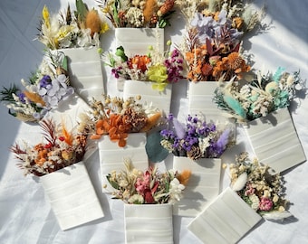 Boutonnière de bolsillo con flores secas: Corsage para el novio, decoración de boda bohemia, regalos florales hechos a mano