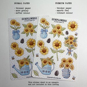 K&ouml;nnte beinhalten: Zwei Stickerb&ouml;gen mit Sonnenblumen-Illustrationen. Die Sticker zeigen Sonnenblumen in Vasen, Gie&szlig;kannen und Str&auml;u&szlig;en, sowie Bienen und Sonnenblumenkerne. Der Text "SUNFLOWERS STICKER SHEET 039" ist auf jedem Bogen zu sehen. Die B&ouml;gen sind mit "NORMAL PAPER" und "PREMIUM PAPER" beschriftet.