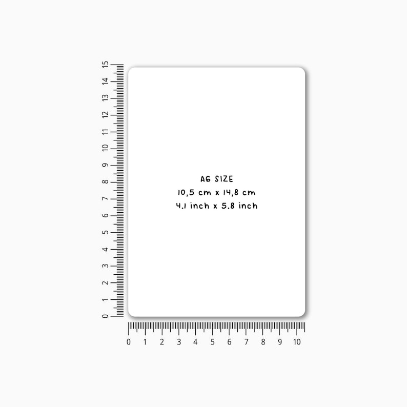 K&ouml;nnte beinhalten: Eine wei&szlig;e rechteckige Karte mit abgerundeten Ecken, mit dem Text "A6 SIZE" und den Abmessungen: 10,5 cm x 14,8 cm und 4,1 Zoll x 5,8 Zoll. Ein Lineal ist auf der linken Seite abgebildet.