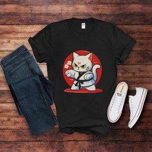 Anime Karate Katze T-Shirt, Kampfkunst Kätzchen T-Shirt, lustiges Katzen-Liebhaber-Geschenk, gemütliches Katzen-Mama Sweatshirt, Manga Art Shirt, Haustier-Besitzer Outfit
