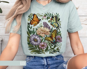 T-shirt med fjärilsblommakonst, vintage botanisk trädgård, färgglad naturgrafik, present till trädgårdsälskare, bohemisk stil