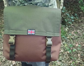 Borsa a tracolla in tela marrone e verde realizzata a mano