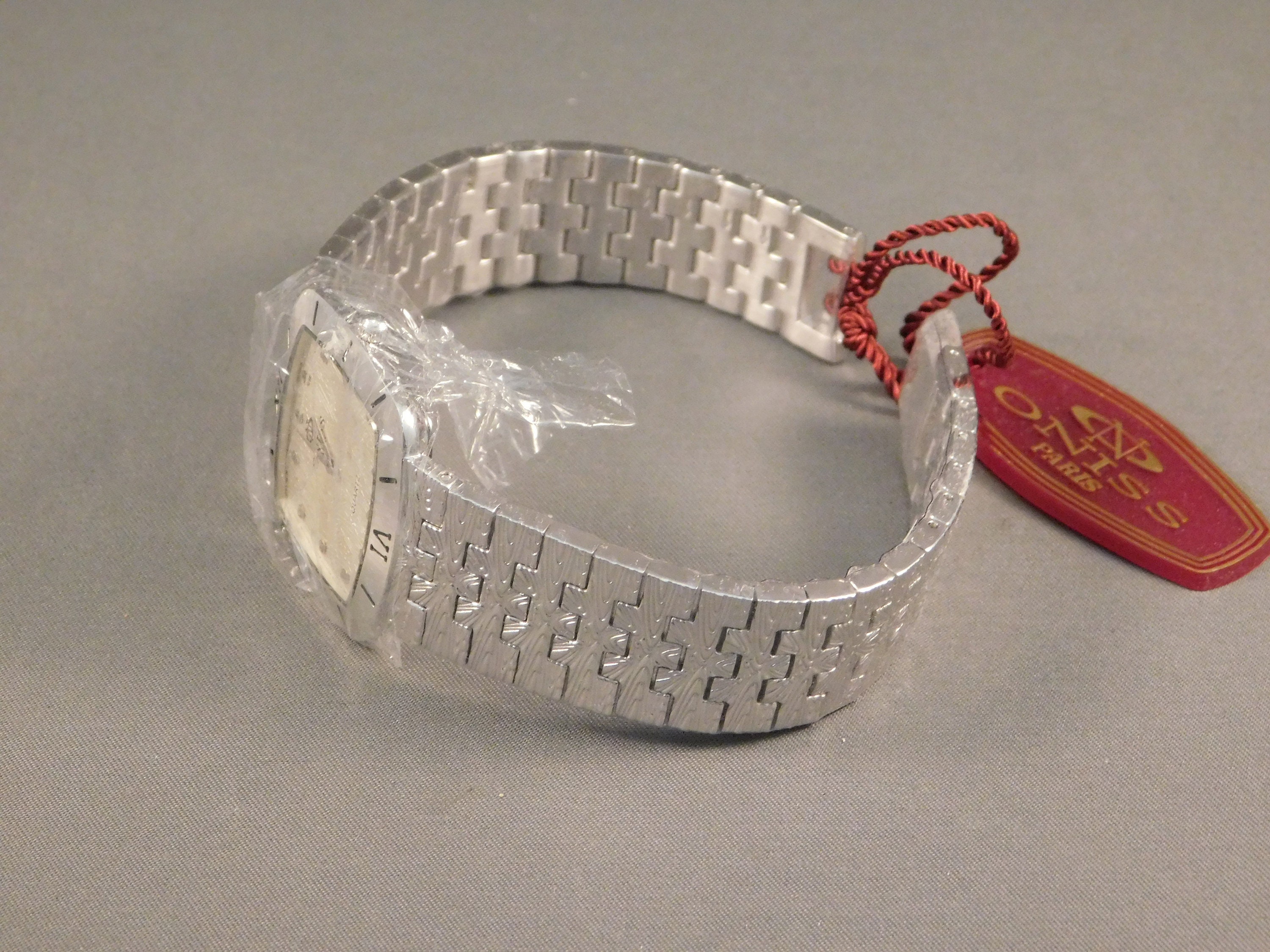 Oniss Paris 3ATM Stainless Steel Watch - Etsy display picture 2