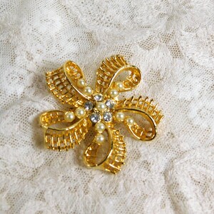 Vintage 1980s Flower Brooch