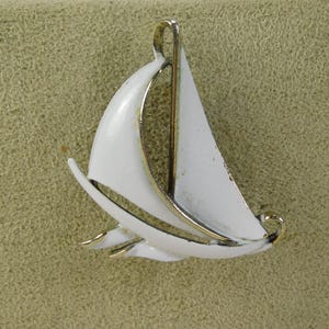 Vintage 1960s Enameled Sailboat Brooch