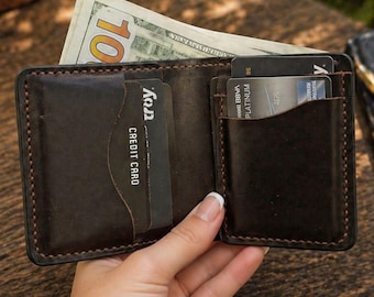 Men's Slim Bifold Wallet in Full Grain Leather | Customizable Gift with Card Slots