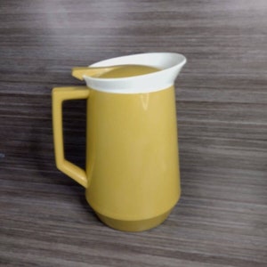 Bolta Pitcher RARE Mustard Yellow Melamine 8.5&quot; General Tire Hinge Lid