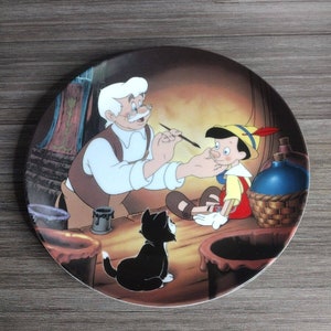 Vintage Disney Knowles Collector Plate Pinocchio Geppetto Creates Pinocchio 80&#39;s