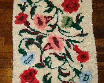 Vintage Latch Hook Rug Wall Hanging 70s Floral Retro 33"X 24"