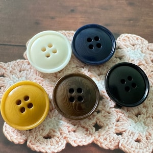 100Pcs 15/18/20/23/25mm Black Blue White Khaki Chocolate Corozo buttons for Shirt Skirt Suit Coat Suit Dress Sweater Uniform 4-holes Buttons