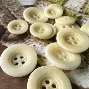 100 Pcs 15/20mm 4 Hole Cream Corozo Buttons for Shirt Skirt Suit Coat Suit Dress Sweater Uniform Vest Buttons Natural Buttons