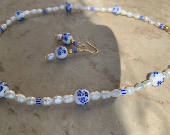Collier de perles d'eau douce et de perles en céramique blanche, collier en céramique, collier bleu et blanc