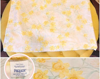 Vintage 70s Pequot Twin Size Daffodil White and Yellow Flat Sheet