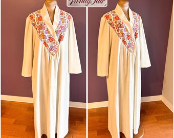 Camisón largo vintage de manga larga color blanco roto de Vanity Fair de los años 80 con flores bordadas de arcoíris, tallas L y XL.