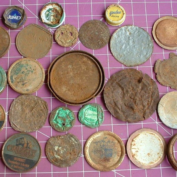 25 Rusty Old Lids Tin Can Lids Altered Art Crafts Assemblage Sculpture Mixed Media Supplies Steampunk Industrial Farmhouse Home Decor Lot 19