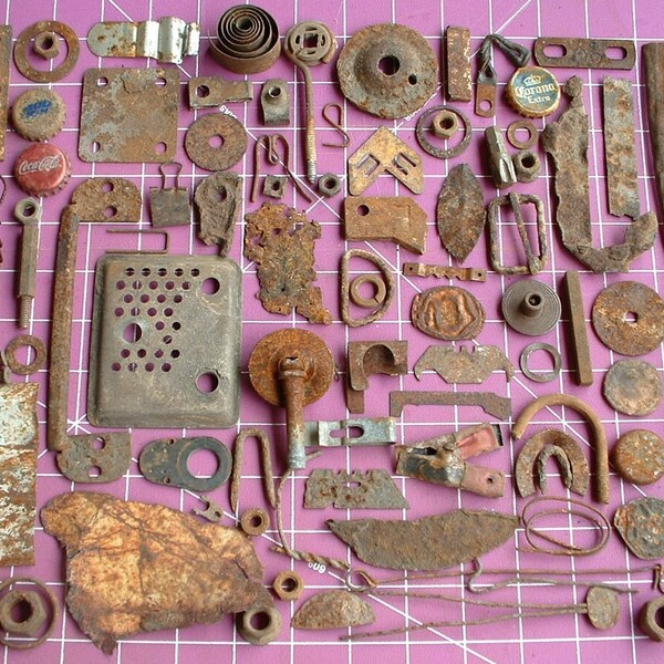 91 Rusty Metal Bits and Pieces 2+ Pounds Altered Art Assemblage Sculpture Supplies Steampunk Industrial Farmhouse Home Decor Lot 15