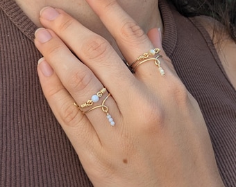 Bague réglable faite main en pierre naturelle, bague 'Linea' et 'Stilla en nacre crème et calcédoine