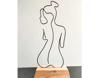 Corps de femme de dos sur socle décoration minimaliste art féminin dessin au trait