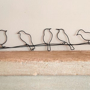 Branche d'oiseaux en fil de fer décoration murale nature minimaliste