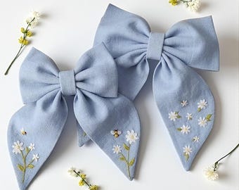 Pinza para el pelo personalizada con diseño de abeja y margarita bordada a mano, lazo floral, lazo de lino hecho a mano, lazo de tela, accesorio para el pelo.